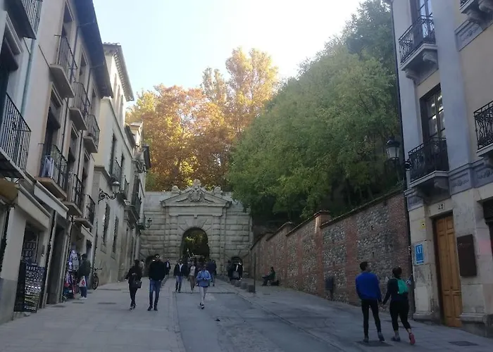 Cerca De La Alhambra, La Casa Del Cuento, Segundo